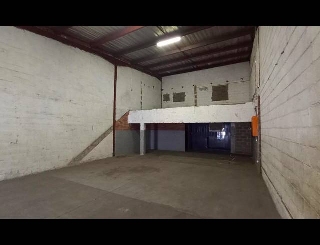 180M² WAREHOUSE TO LET IN SPRINGFIELD